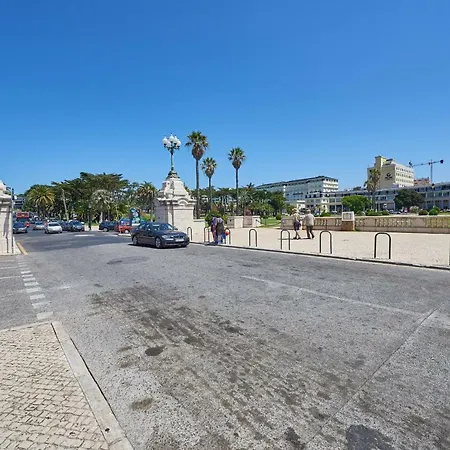 Cascais-estoril Beachfront Apartment