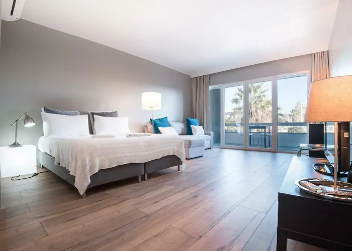 Cascais-estoril Beachfront * إستوريل