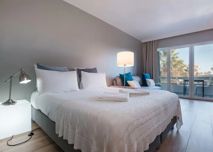 Cascais-estoril Beachfront * إستوريل